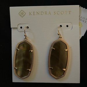 Never worn Kendra Scott drop earrings.